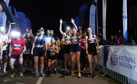 Ostatnie piątkowe zmagania na Festiwalu Biegowym. Ruszył Bieg Nocny na 7 km - 11